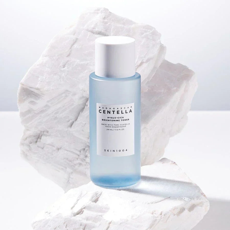 Skin 1004 Centella Hyalu-Cica Brightening TONER 210 ML
